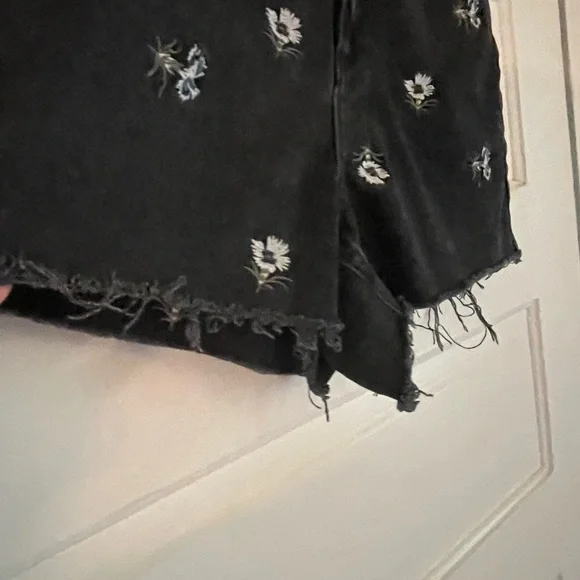 Topshop Black Jean Shorts with Floral Embroidery - Picture 4 of 4